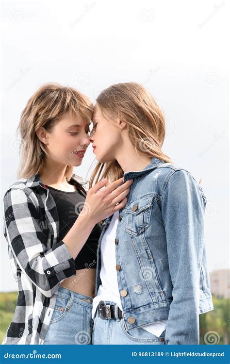 Cute Lesbians Photos, Download The BEST Free Cute Lesbians。